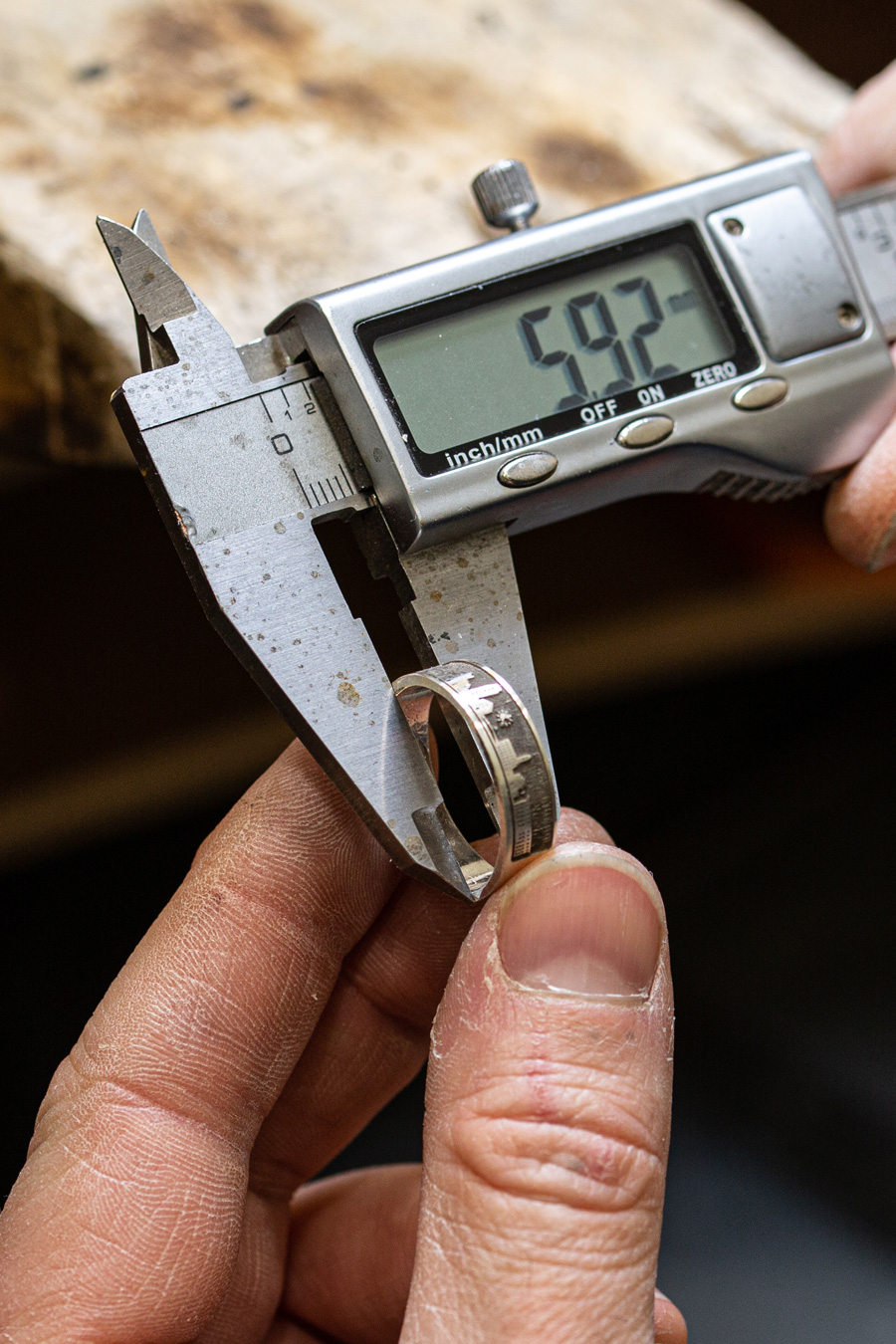 misurazione anello | Gioielleria Artigianale Benedetti di Pisa dal 1932